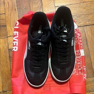 PUMA Men's Black Sneakers